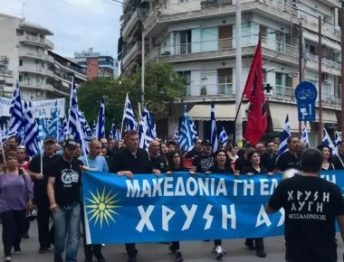 Ακυρώνεται ως παράνομη η απόφαση για αποκλεισμό της «Χρυσής Αυγής» από τα διαφημιστικά στέγαστρα